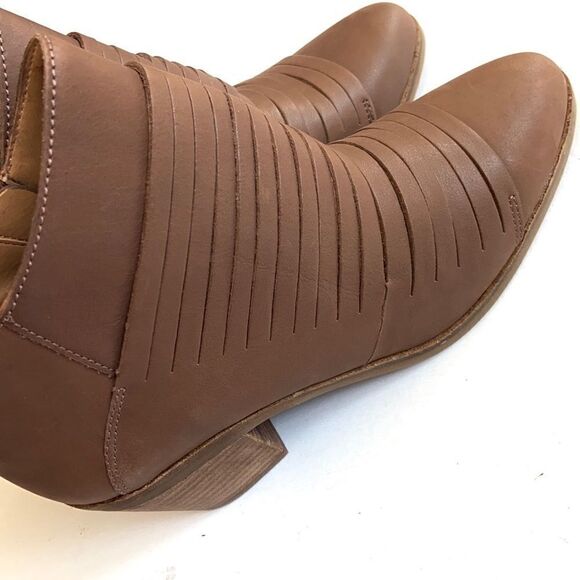 NWOT Lucky Brand leather ankle boots - Picture 7 of 8